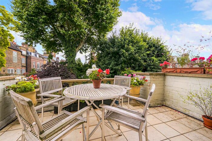 2 Bedroom Flat To Rent In Elm Park Road, Chelsea, SW3