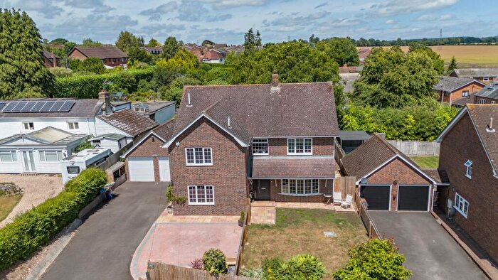 4 Bedroom Detached House For Sale In Foxcotte Road, Charlton, SP10
