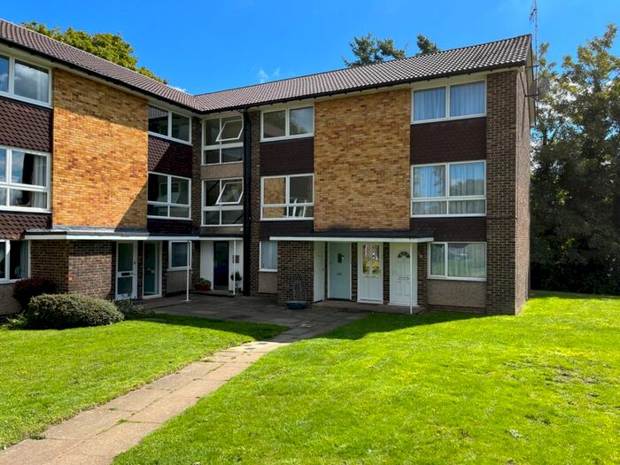 2 Bedroom Maisonette To Rent In Wokingham Road, Bracknell, Berkshire, RG42
