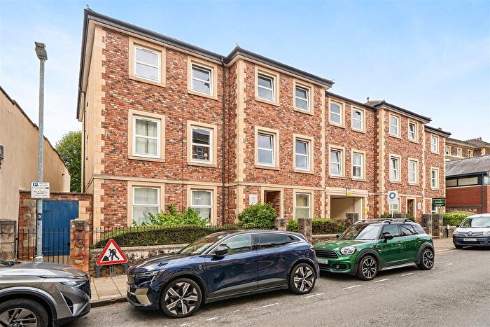 3 Bedroom Flat To Rent In Alma Vale Road, Clifton, Bristol, BS8