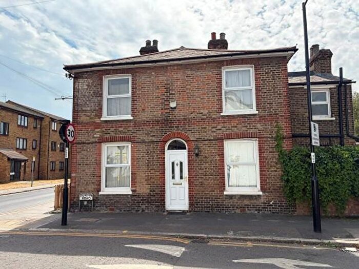 2 Bedroom End Of Terrace House To Rent In Dering Road, Croydon, Surrey, CR0