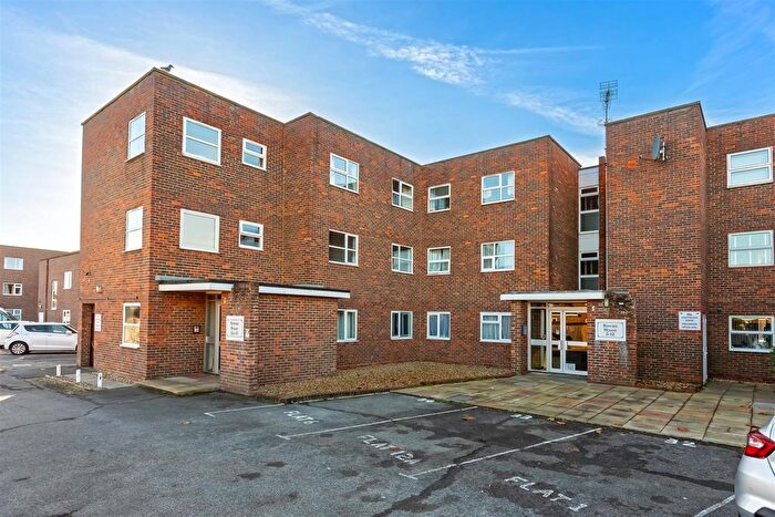 2 Bedroom Flat For Sale In The Strand, Goring-By-Sea, BN12