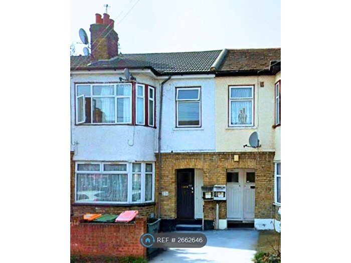 3 Bedroom Flat To Rent In Dersingham Avenue, East Ham, E12