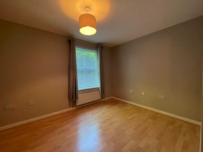 2 Bedroom Apartment To Rent In Byron Court, L25