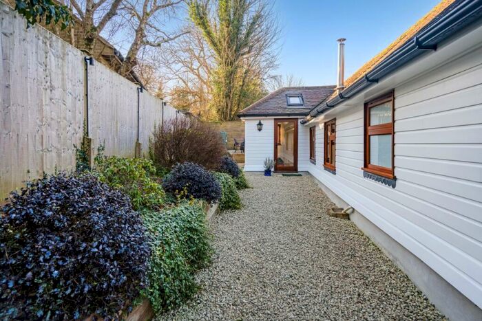 2 Bedroom Cottage To Rent In Kerves Lane, Horsham, RH13