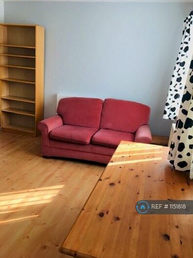 2 Bedroom Flat To Rent In Heath Close, Headington, Oxford, OX3