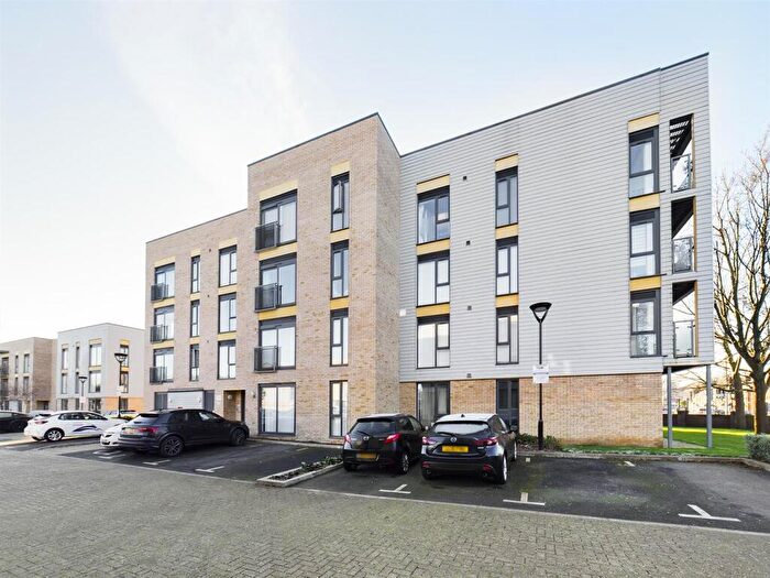 2 Bedroom Flat To Rent In Allwoods Place, Hitchin, Hertfordshire, SG4