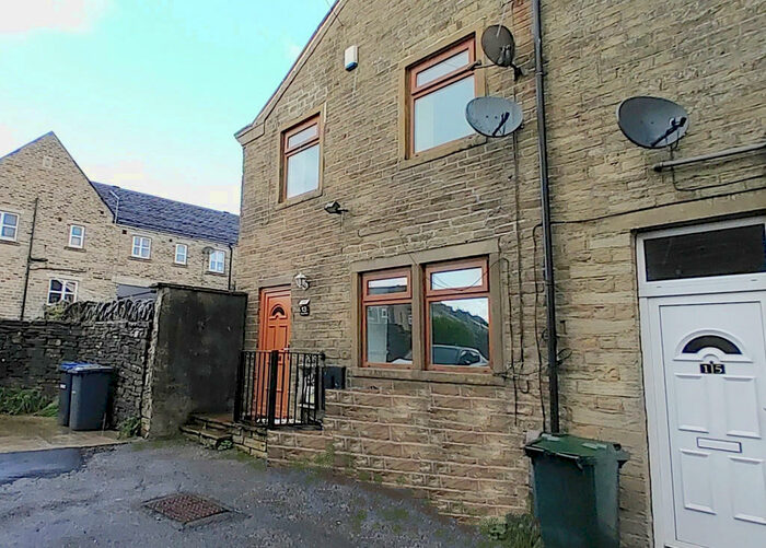 2 Bedroom Cottage To Rent In Chapel Street, Queensbury, BD13