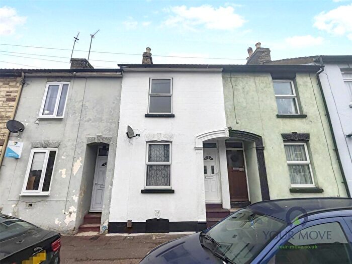 3 Bedroom Terraced House For Sale In Thorold Road, Chatham, Kent, ME5