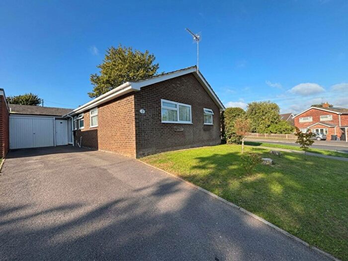 3 Bedroom Detached Bungalow For Sale In Pine Road, Alderholt, SP6