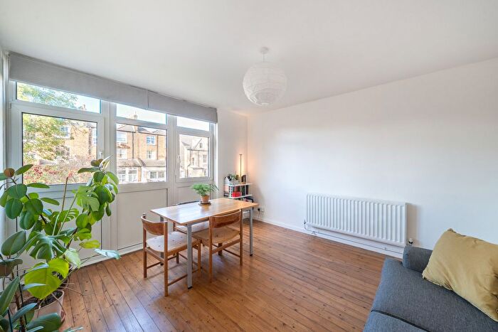 1 Bedroom Flat For Sale In Gautrey Road, London, SE15