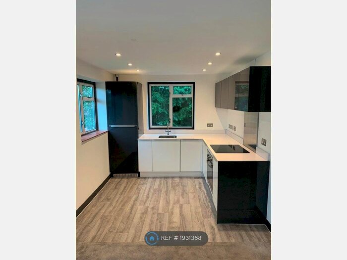 2 Bedroom Maisonette To Rent In Gilmore Close, Ickenham, Uxbridge, UB10