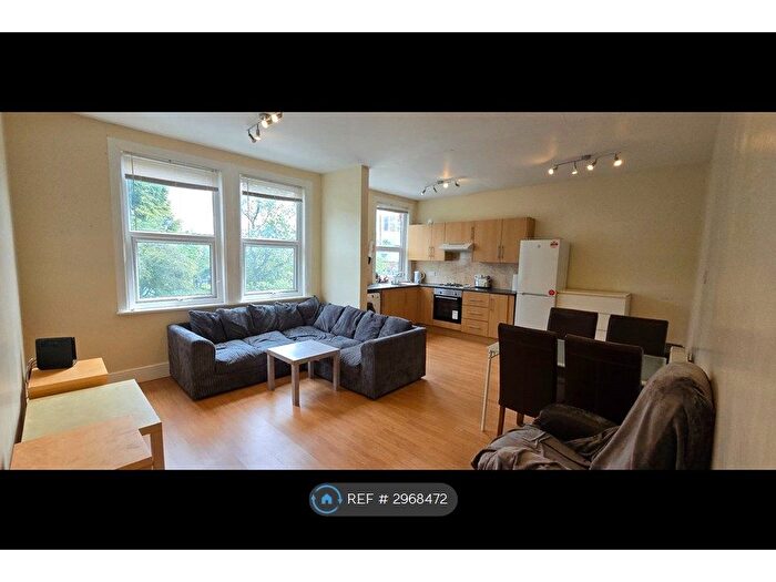 2 Bedroom Flat To Rent In Hanover Square, Leeds, LS3