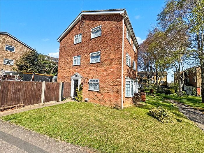 4 Bedroom End Of Terrace House For Sale In Lonsdale Drive, Rainham, Kent, ME8