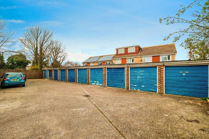 2 Bedroom Apartment For Sale In Summerlea Gardens, Littlehampton, West Sussex, BN17