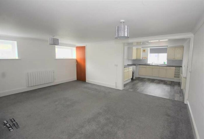 1 Bedroom Flat To Rent In Main Road, Rookley, PO38