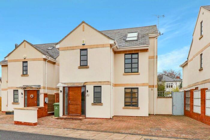 4 Bedroom House To Rent In Leckhampton, GL53