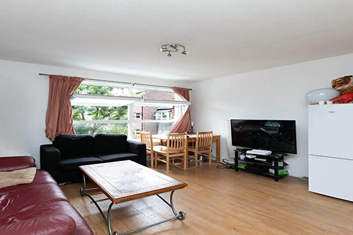 3 Bedroom Flat To Rent In Pollitt Drive, Marylebone, NW8