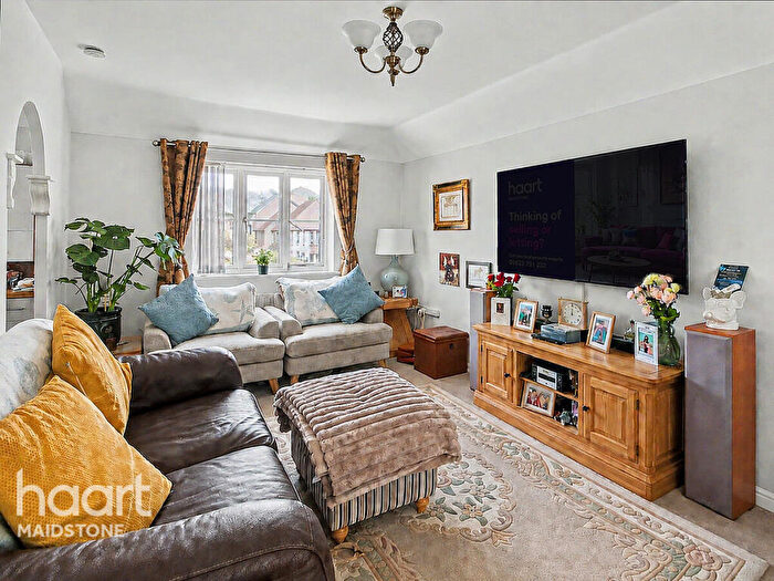 2 Bedroom Coach House For Sale In Haydon Close, Maidstone, ME16