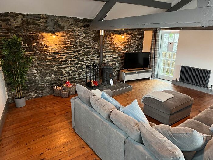 3 Bedroom House To Rent In West Street, Tavistock, PL19