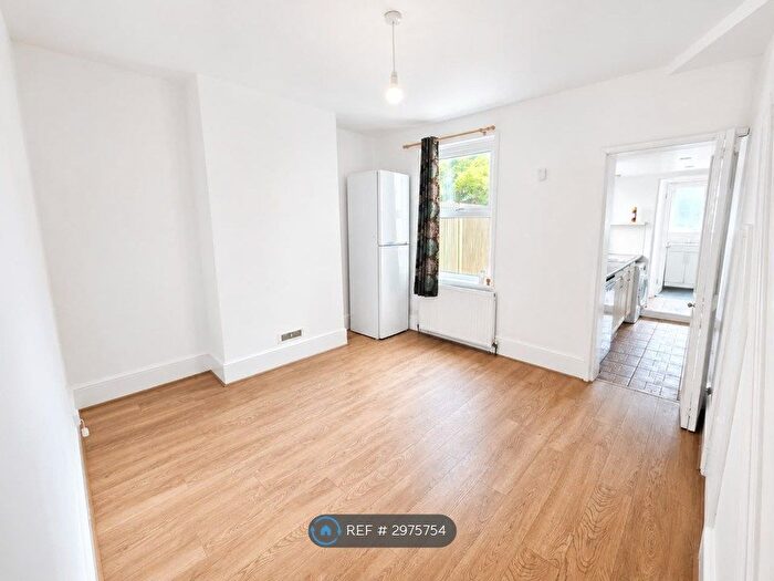 3 Bedroom Terraced House To Rent In Lynton Road South, Gravesend, DA11