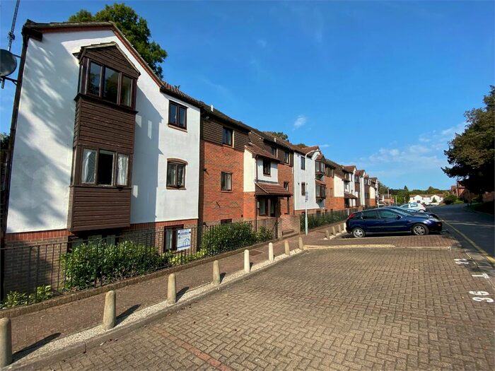 1 Bedroom Flat To Rent In Pages Lane, Uxbridge, Middlesex, UB8