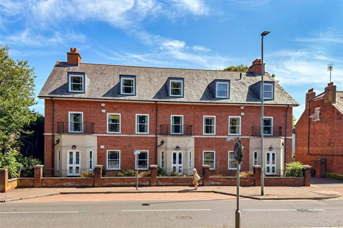2 Bedroom Apartment For Sale In Aventine Court, Holywell Hill, St. Albans, Hertfordshire, AL1