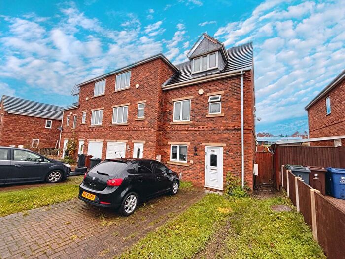 3 Bedroom Town House For Sale In Thornwood Close, Thurnscoe, Rotherham, South Yorkshire, S63