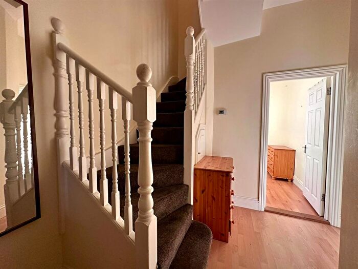 3 Bedroom Flat To Rent In Newick Road, London, E5