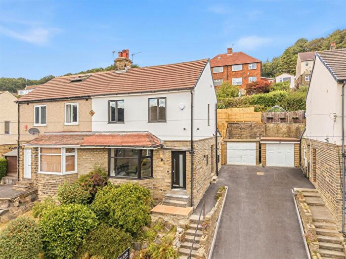 3 Bedroom Semi-Detached House For Sale In Springwood Avenue, Halifax, HX3