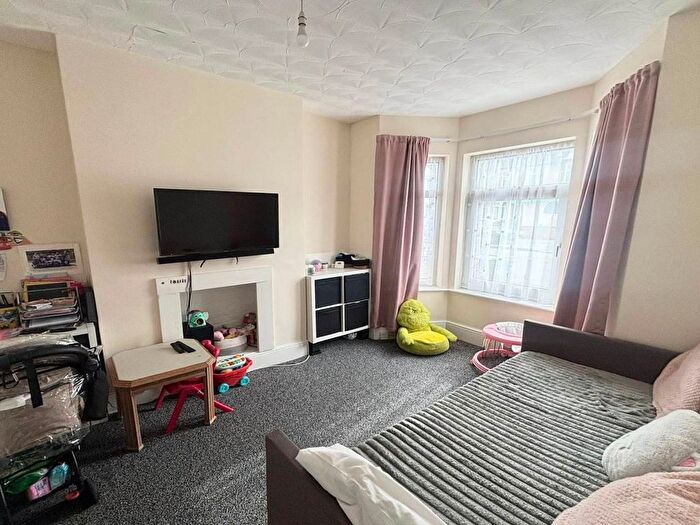 2 Bedroom Detached House To Rent In Green Lane, Ilford, IG1