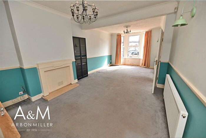 4 Bedroom Terraced House To Rent In Farnham Road, Seven Kings, IG3