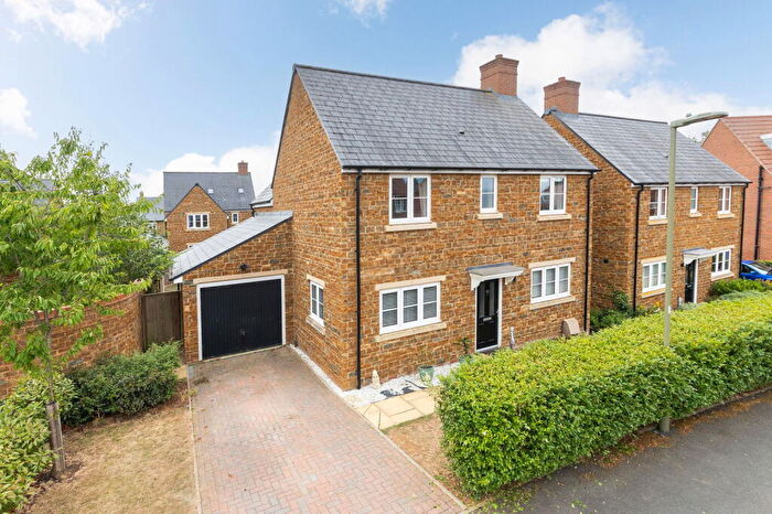 4 Bedroom Detached House For Sale In Cotefield Drive, Bodicote, OX15