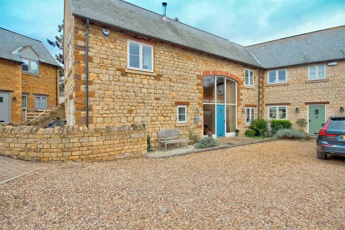 3 Bedroom Barn Conversion For Sale In Woodyard Close, Rushton, Kettering, NN14