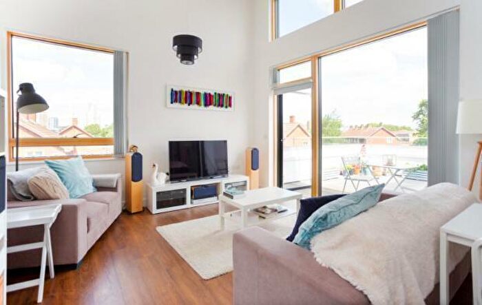 2 Bedroom Flat To Rent In Abbey Road, London, E15