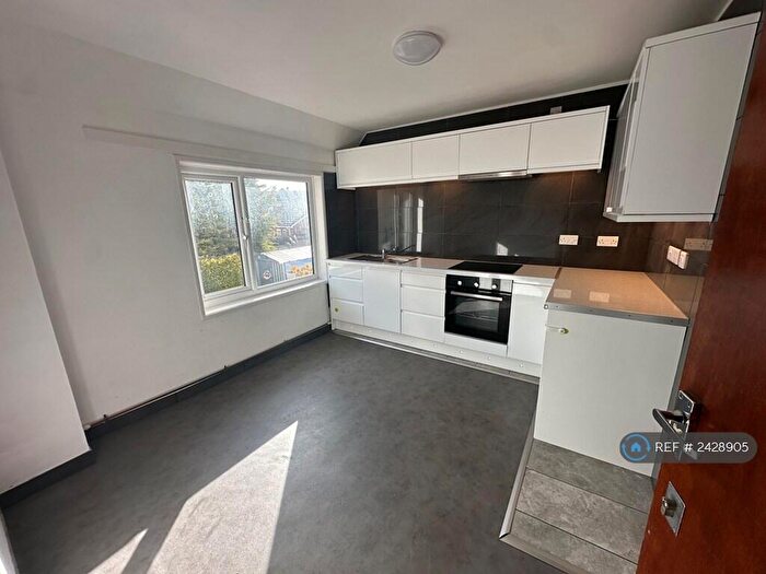 2 Bedroom Flat To Rent In Bonnington Walk, Bristol, BS7