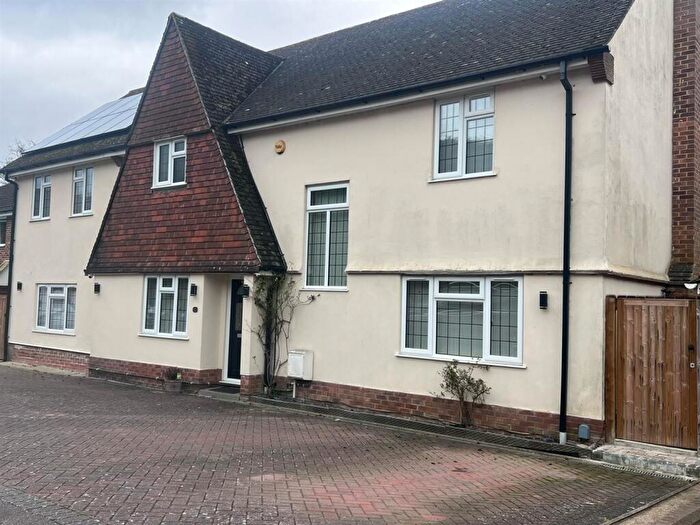 6 Bedroom Detached House To Rent In Pound Hill, Crawley, RH10