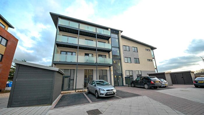 2 Bedroom Flat To Rent In Kingswood Place, Hayes, UB4