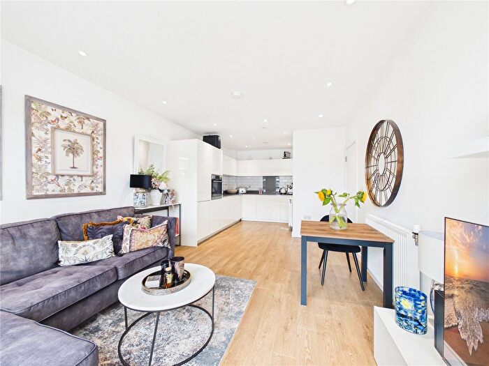 2 Bedroom Flat For Sale In Iverson Point, Harrison Walk, Greenwich, SE10