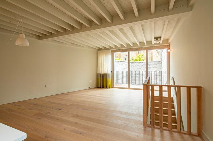 1 Bedroom Flat To Rent In Crosland Place, London, SW11