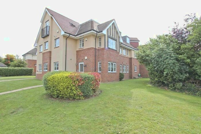2 Bedroom Flat To Rent In Hampton Court, Fairfield Road, Uxbridge, UB8