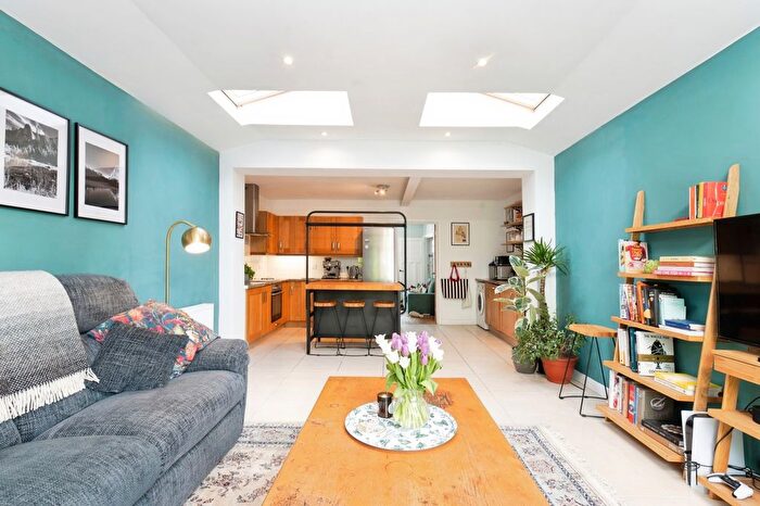 3 Bedroom Terraced House For Sale In Farm Road, Esher, Surrey, KT10
