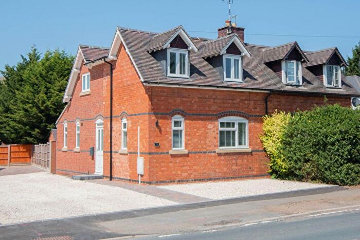 3 Bedroom Semi-Detached House For Sale In Coventry Road, Cawston, Rugby, CV22