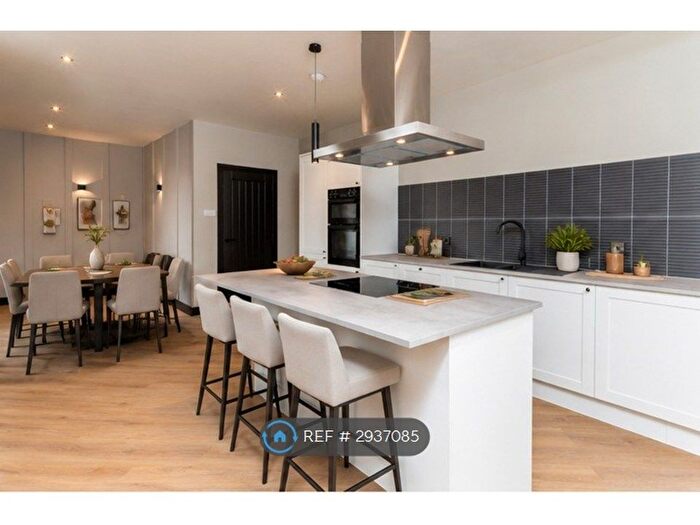 3 Bedroom Flat To Rent In Park Road, Rossendale, BB4