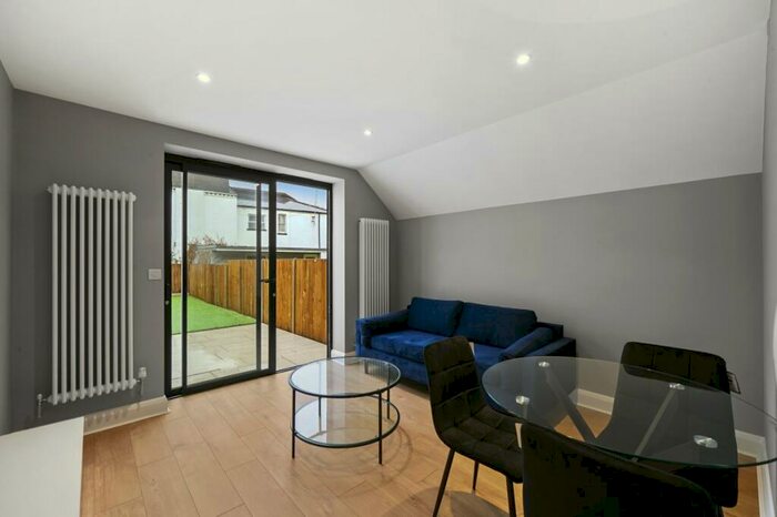 2 Bedroom Flat To Rent In Melrose Avenue, Willesden Green, NW2