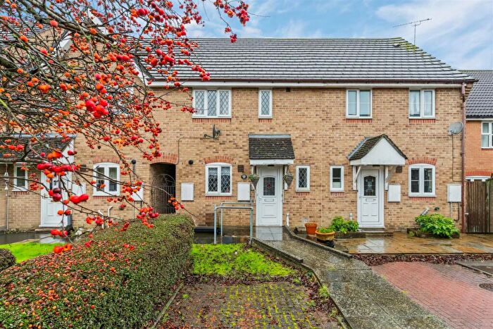 3 Bedroom House For Sale In Alexander Gate, Stevenage, SG1