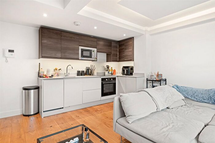 1 Bedroom Flat For Sale In The Ring, Bracknell, Berkshire, RG12