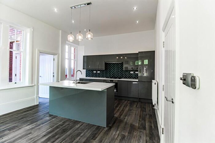 2 Bedroom Flat To Rent In Cefn Coed Road, Cyncoed, Cardiff, CF23