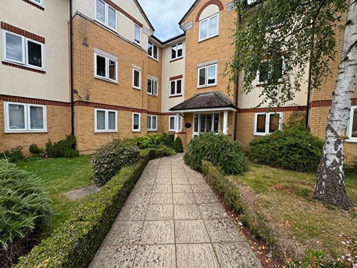 2 Bedroom Flat To Rent In Grenville Place, London, NW7