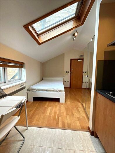 Apartment To Rent In Foulden Road, Stoke Newington, London, N16